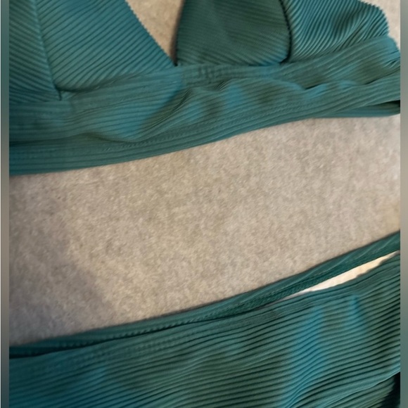 NWT — CUPSHE Dark Green Ribbed Bikini Set 👙 🏖️ 🌊 - Picture 4 of 5